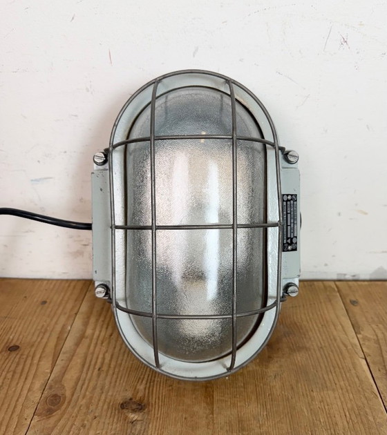 Image 1 of Applique murale industrielle en fonte d'aluminium avec verre dépoli d'Elektrosvit, années 1970