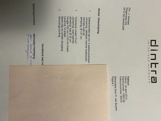 Image 1 of Eero Saarinen eettafel en 5 Saarinen Tulip stoelen.