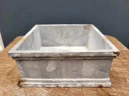 Square cast iron planter jardiniere, Plant pot, Grey, Vintage (photo 5 of 5)