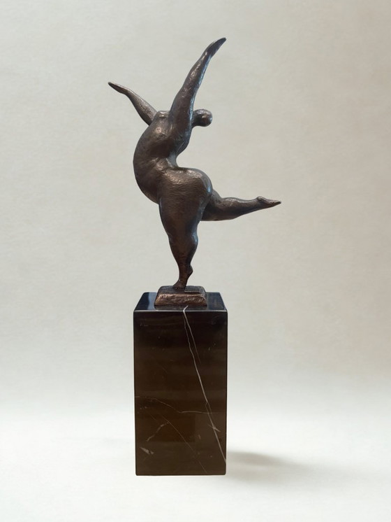Image 1 of Scultura in bronzo di una donna danzante – Arte moderna – Base in marmo – 33 cm