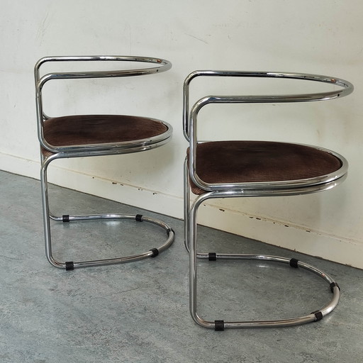 Chaises vintage de l'ère spatiale Zougoise Victoria