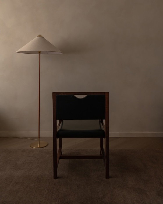 Image 1 of Vintage Houten Armstoel Met Zwart Kunstleer, Scandinavische Stijl