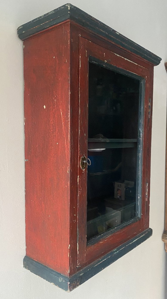 Image 1 of Wandschrank mit Glasfront im Stil eines Kuriositätenkabinetts