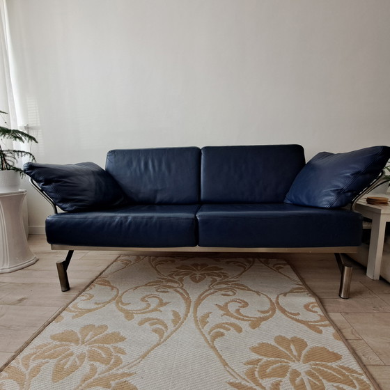 Image 1 of 2 1/2-Sitzer-Sofa aus Edelstahl mit Lederbezug