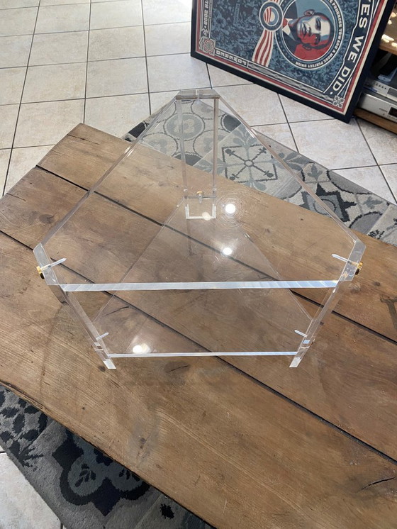 Image 1 of Table basse bout de canapé triangulaire plexiglas altuglas style David Lange vintage années 70