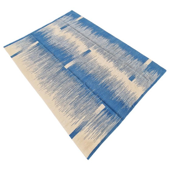 Alfombra Kilim tejida a mano | Diseño Ikat azul moderno | Lana de tejido plano sobre algodón (97 × 72 – Wool (photo 9 of 9)