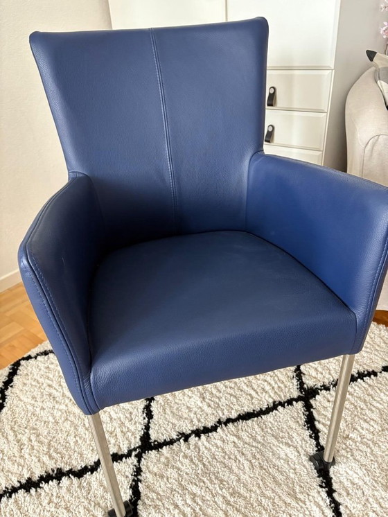 Image 1 of 2 Lederstühle mit Rollen für Esszimmer oder als Bürostuhl