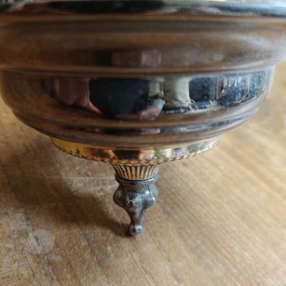 Image 1 of Lampadario vintage a 3 bracci con paralumi in vetro satinato a coste.