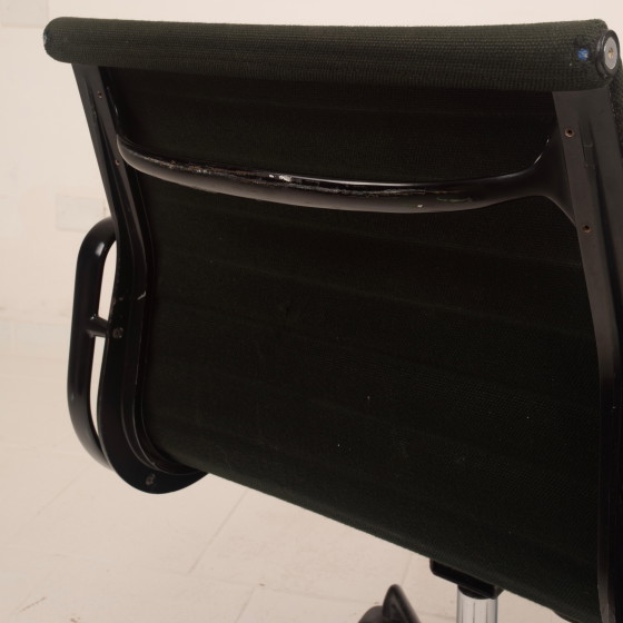 Charles & Ray Eames Zwart Aluminium Bureaustoel, eind 20e eeuw, voor ICF – Bureaustoelen, Metal, Modern (photo 8 of 20)