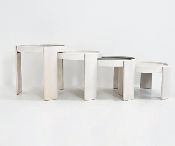 Image 1 of Tavolini impilabili modello 780 di Gianfranco Frattini per Cassina, anni '60, set da 4
