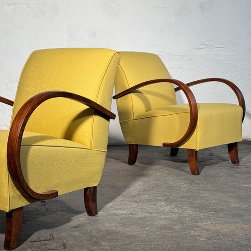 Een paar Halabala H-410 fauteuils, volledig gerestaureerd, jaren 30.