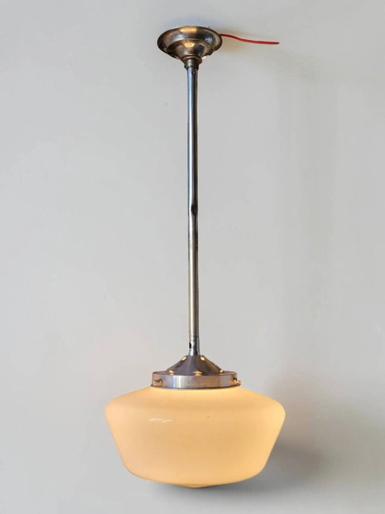 Lámpara colgante de cristal opalino de los años 50. – Lámparas colgantes, Chrome, Art Deco (photo 7 of 9)