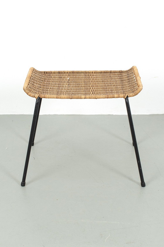 Image 1 of Drahtgestellhocker mit Rattan