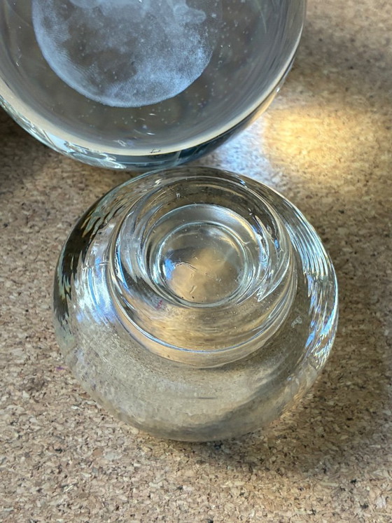 Image 1 of Astronauta con bola de sulfuro de vidrio transparente