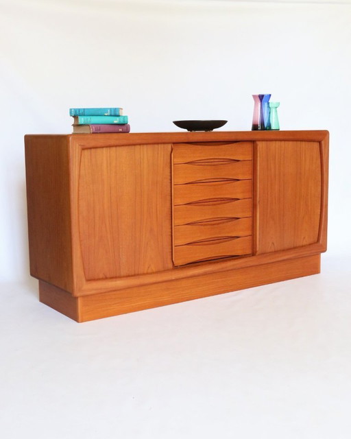 Dyrlund sideboard wall cupboard teak