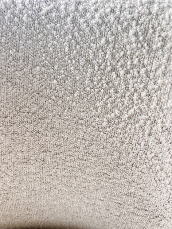 Image 1 of Whitewash bouclé fauteuil - zo goed als nieuw 