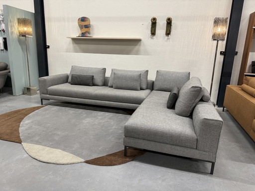 Divano angolare Aikon Lounge 24 in tessuto Mellow, disponibile in magazzino