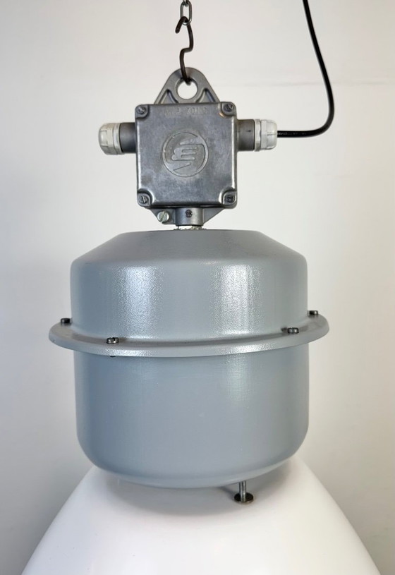 Image 1 of Grande lampe industrielle en émail blanc d'Elektrosvit, années 1990