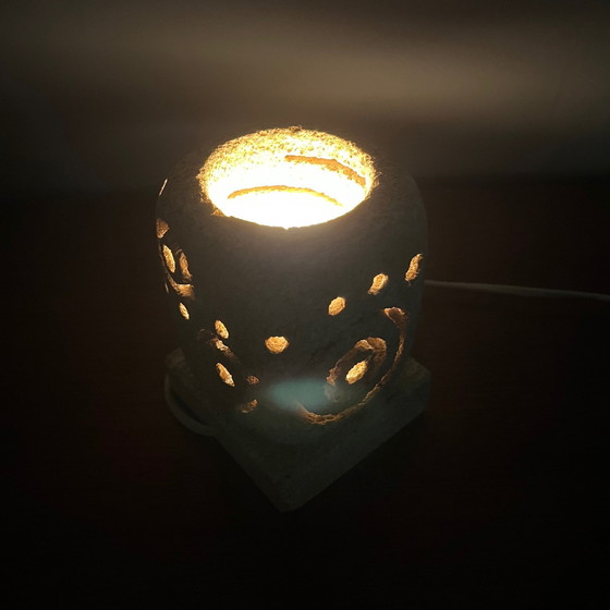 Image 1 of Kalkstenen tafellamp, 1960-70, in de stijl van Gerard Esnault