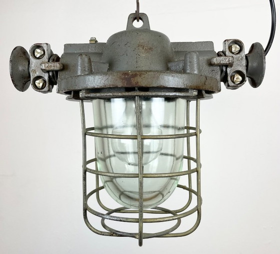 Image 1 of Suspension industrielle en fonte, années 1960