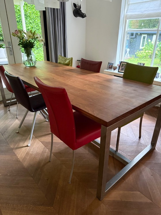 Image 1 of Beautiful Linteloo Solution dining table (walnut)