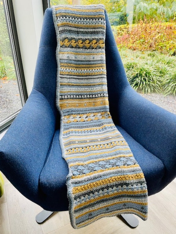 Image 1 of Scandinavisch handgemaakt gehaakt kleed in blauw, grijs en oker
