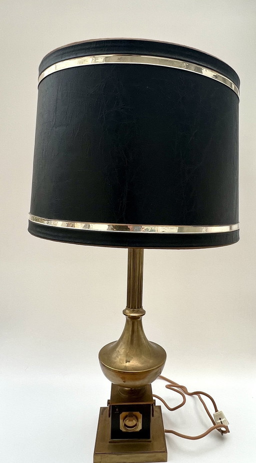 Grote klassieke messing tafellamp met zwarte kap – Mid-Century / klassiek elegant