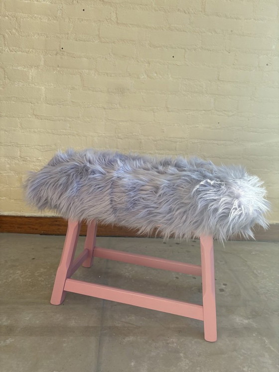 Image 1 of Vintage voetenbankje / kruk met fluffy bekleding - funky paars/roze