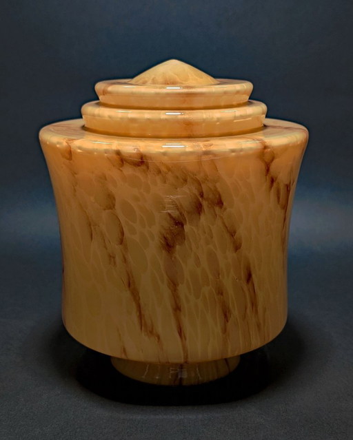 Clichy glass, "Skyscraper" model (Scailmont/Thabur 1925-1935), UV-reactive uranium