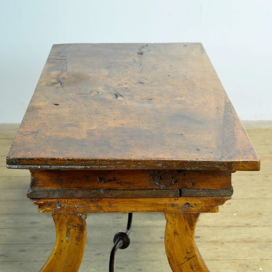 Image 1 of Table en noyer espagnol du XVIIe siècle