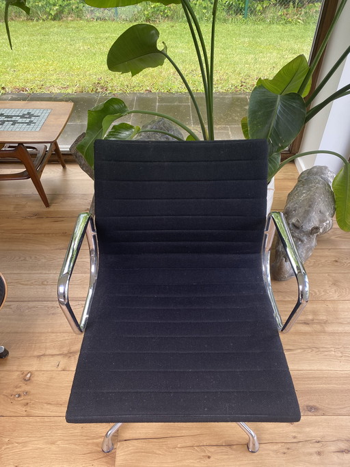 Chaise de bureau EA107 Vitra