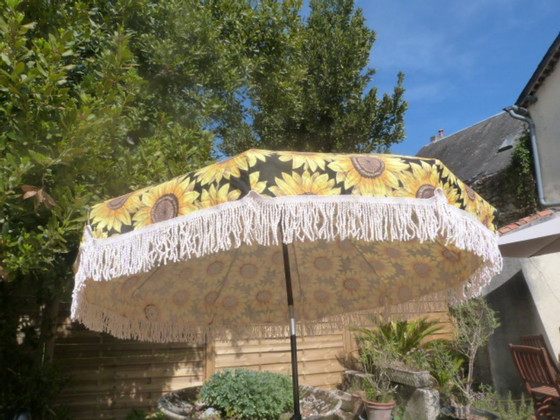 Image 1 of Vintage kantelbare parasol met franjes en zonnebloemmotief - jaren 70/80 - Sauvagnat, gemaakt in Frankrijk
