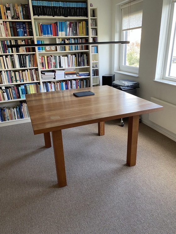 Image 1 of Massief houten tafel van Italiaans designmerk Riva 1920  maten 125x124,5x76,5, 4 poten 8x8 cm. Geschikt als eettafel voor 4 pers