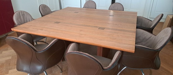 Image 1 of Geoliede noten houten tafel Celerina