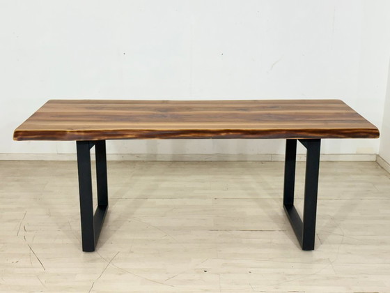 Image 1 of Massief houten eettafel van walnoothout / Tafel / Eettafel / Vergadertafel / Woonkamertafel / 199,5 cm breed