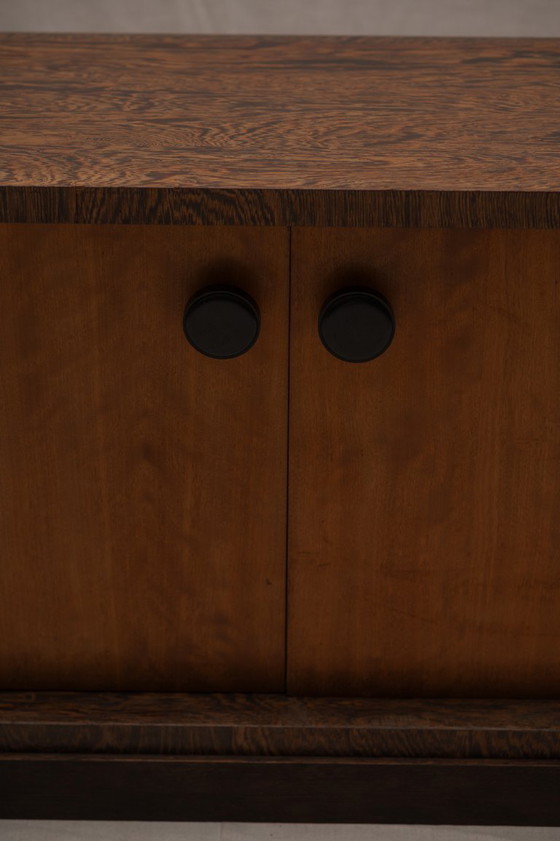 Image 1 of Dressoir uit het begin van de 20e eeuw in de stijl van De Coene