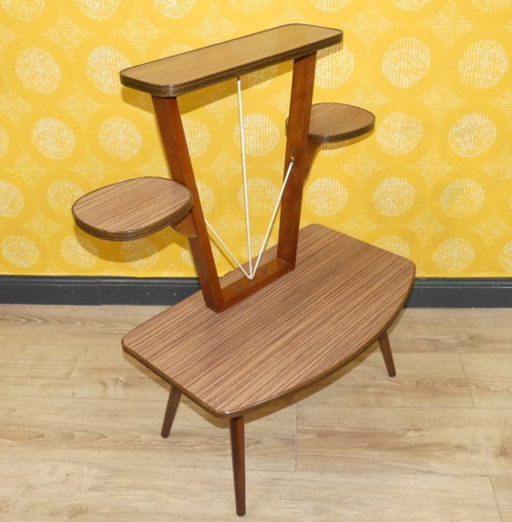 Image 1 of Banc de fleurs Sixties Tabouret de fleur 60's Étagère Résopal Aspect teck String Rétro Déco