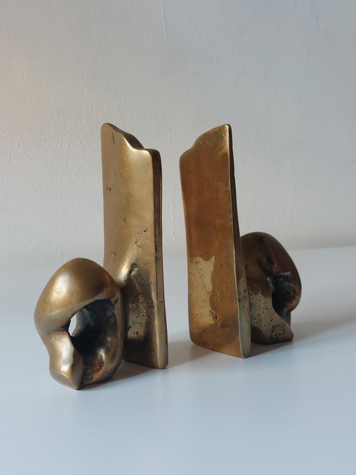 Un par de sujetalibros brutalistas de David Marshall, muy raros.