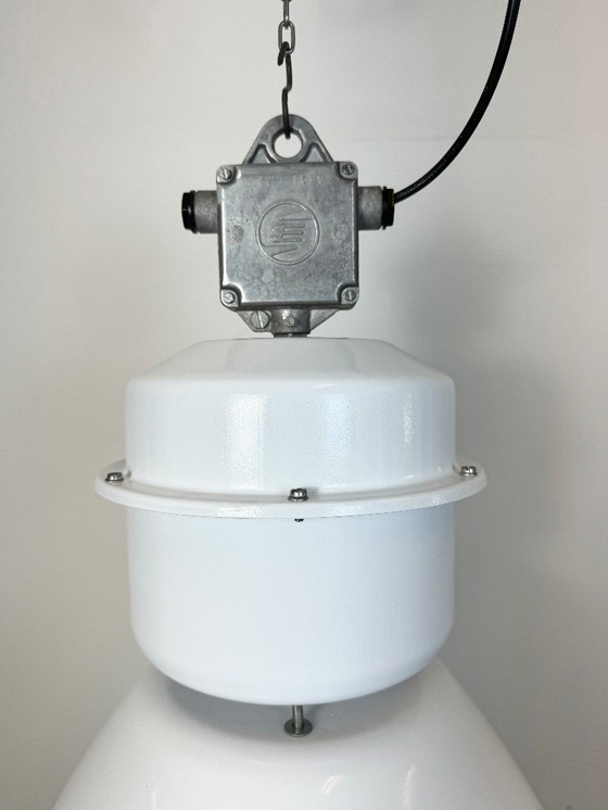 Image 1 of Lámpara industrial grande de esmalte blanco con pantalla de cristal, década de 1990