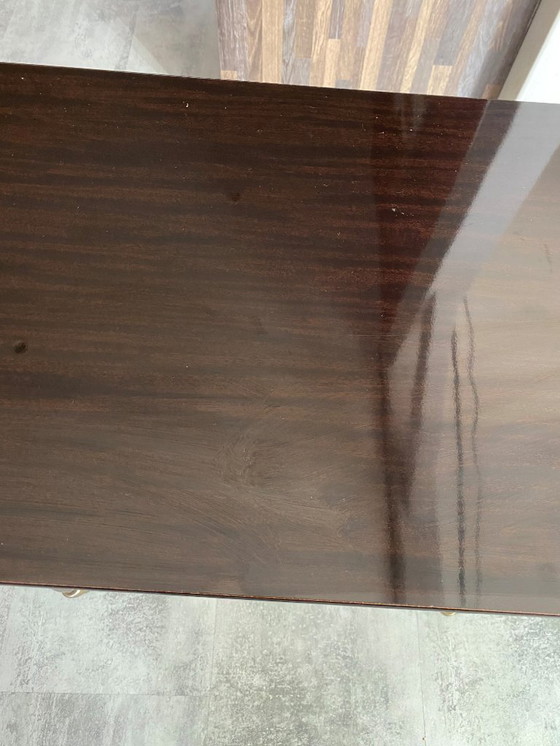 Image 1 of Meuble de télé à roulettes 2 plateaux formica marron 1960