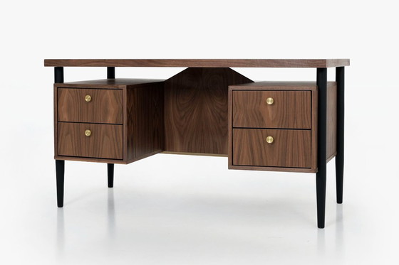 Image 1 of Schreibtisch Nussbaum - Astrid 4 O_B02