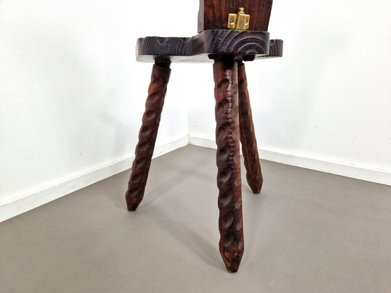 Tabouret espagnol à trois pieds | Cuir de vachette – Wood (photo 9 of 10)
