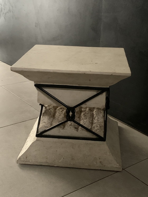 Image 1 of Travertin en ijzeren sokkeltafel met "gebroken" ontwerp