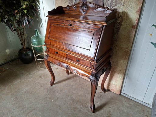 Classic mahogany ladies' desk, secretary, or writing table, dimensions 84x44cm and 120cm high.

Writing height: 75 cm

