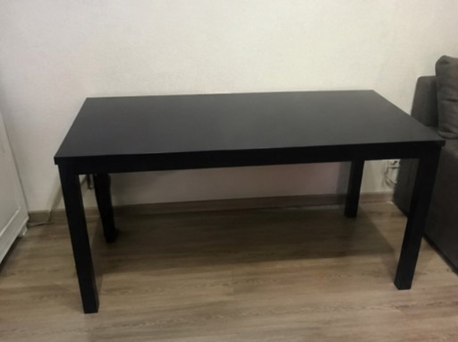 Mesa de comedor de madera negra