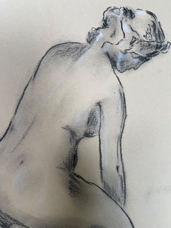 Image 1 of Disegno a carboncino firmato di una statua femminile per un calco in gesso in studio