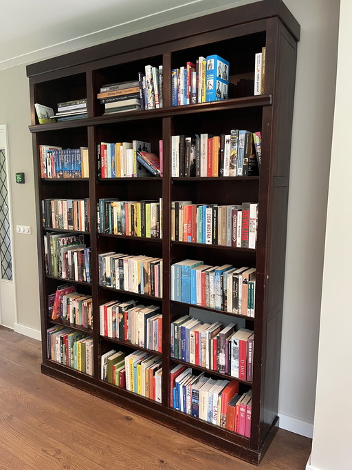 Altes Bücherregal aus Holz