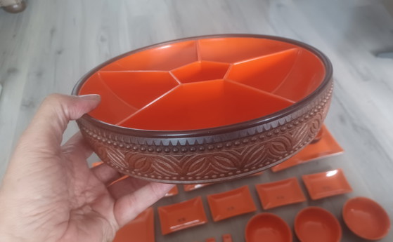 Großes japanisches Sushi-Set im futuristischen Stil aus Steingut und Keramik – Tafelgeschirr, Ceramic, Plastic (photo 7 of 9)