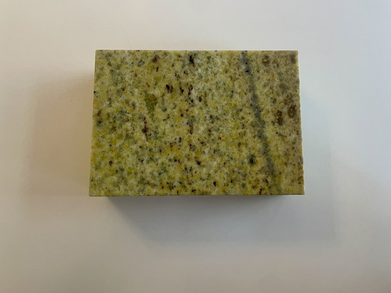 Image 1 of Schatulle aus gelbem Nobelserpentin 