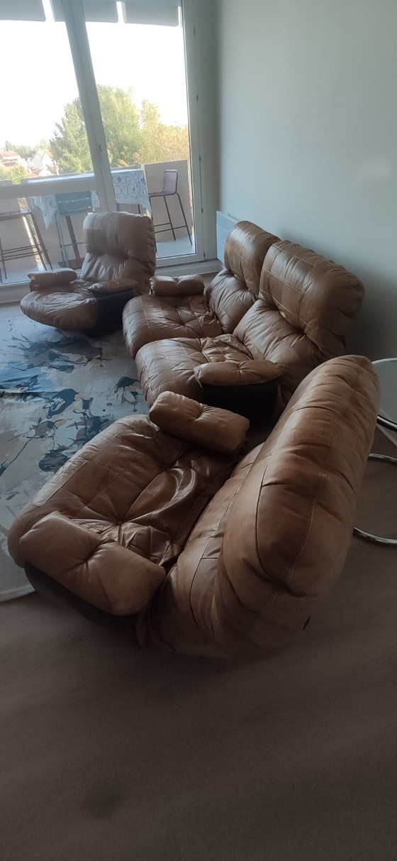 Image 1 of Marsala bank en twee fauteuils van leer, ontworpen door Michel Ducaroy voor Ligne Roset, jaren 70.